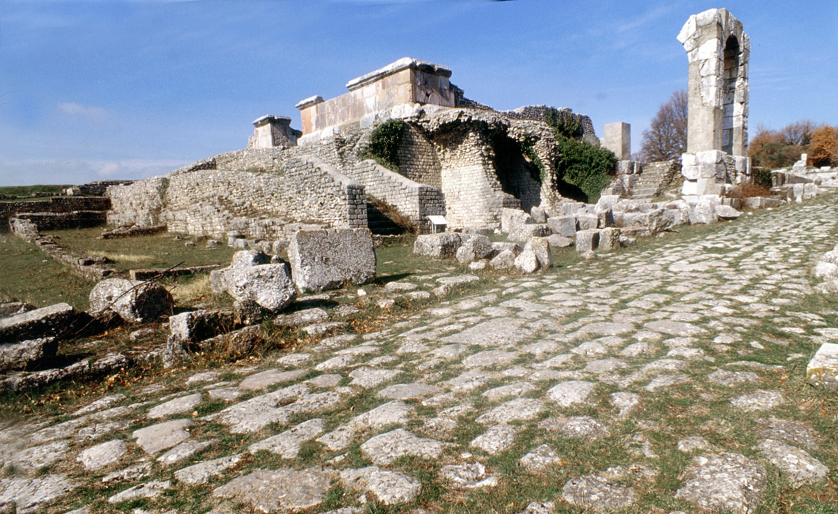 Da Roma all’Adriatico: Un Viaggio nel Tempo Lungo la Via Flaminia